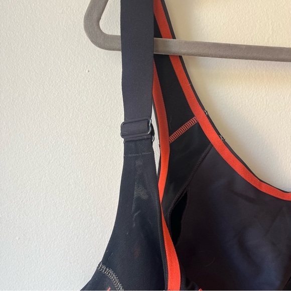 Under Armour HeatGear Armour Sports Bra 36D | Black Red High Impact Workout Bra - Picture 10 of 13